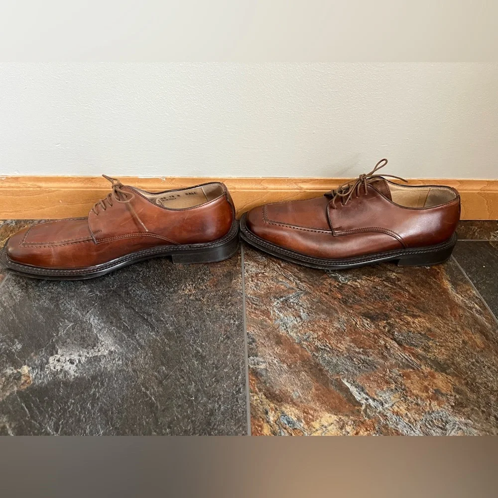 Men’s Bachrach brown lace up calf leather oxford shoe. Made in Italy. Size 10